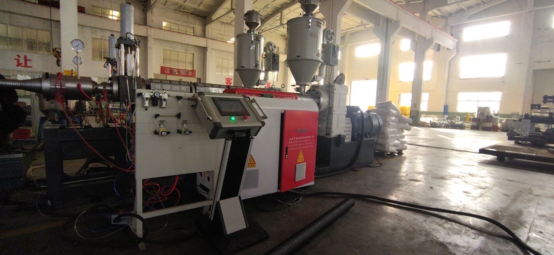 Gelişmiş PLC Kontrol Sistemi ve 50mm-200mm Boru Çapı Aralığı için 28/36 Çift Kalıplı Otomatik Çift Katmanlı Oluklu Boru Ekstrüzyon Hattı