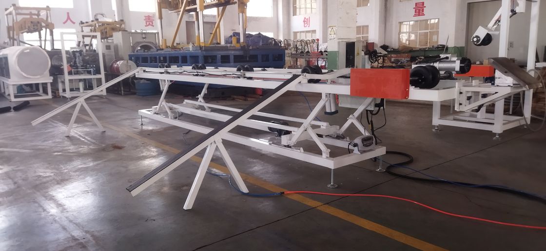 63mm Min boru çapı HV>940 Fıçı Sertliği ve PLC Kontrol Sistemi ile Çift Duvarlı Dalgalanmış Boru Ekstrüzyon hattı