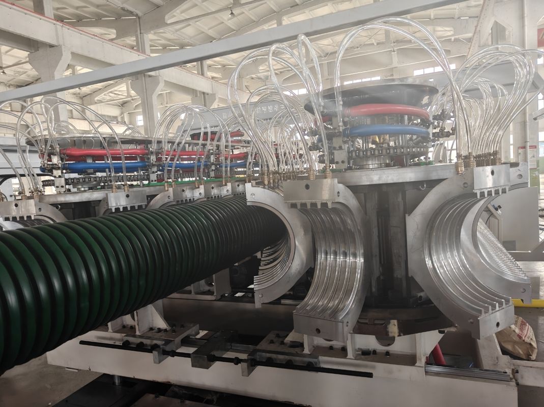 PE PP PVC Çift Duvarlı Kabuklı Boru Ekstrüzyon Liniyası, vida malzemesi 38CrMoALA 32-1600mm