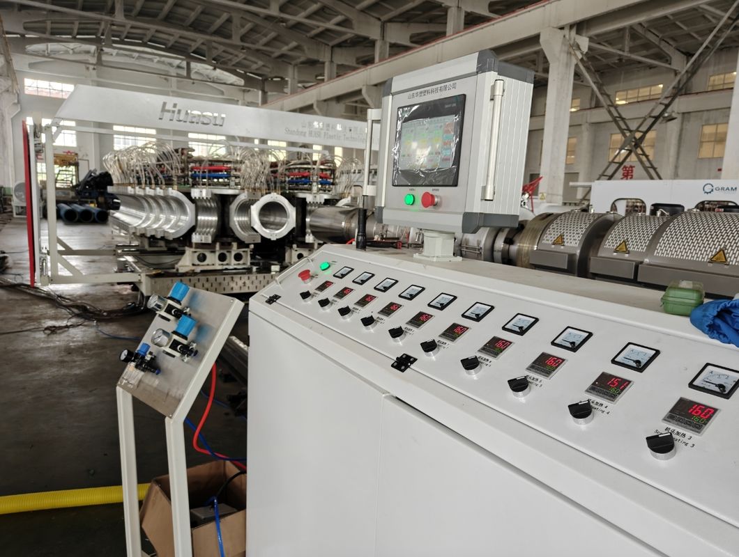 Yüksek verimlilikli dalgalanmış çift iplik plastik boru ekstrüder üretim hattı