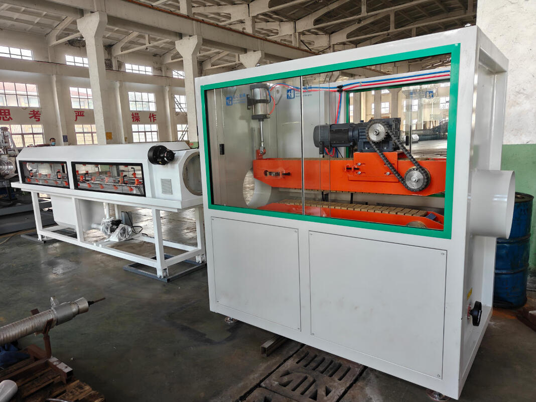 Yüksek Sertlikli Fıçı vida HV>740 ve 20CrMnTi Düğme Malzemesi ile Dikey veya Yatay Yapılandırmada Çift Duvarlı Dalgalanmış Boru Ekstrüzyon hattı