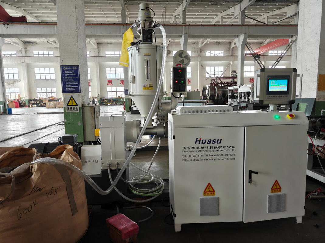 PLC Kontrolü 37kw Motor Gücü ve Fıçı Nitridleme Derinliği ile Tek Duvarlı Dalgalanmış Boru Ekstrüzyon Hattı 0.4 ∼ 0.7 mm