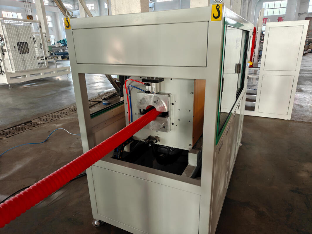 Su Soğutma Tek Duvarlı Dalgalanmış Boru Ekstrüzyon Ld oranı 33/38/40 ve Plastik Boru Üretimi için Otomatik Besleme