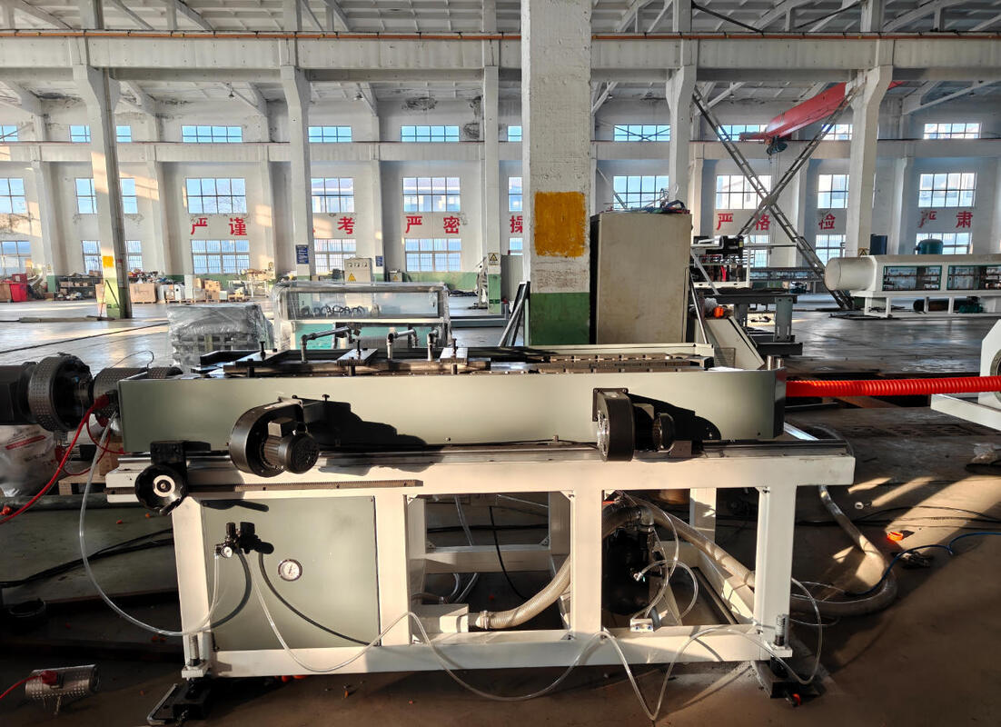 Basınçlı Su Soğutmalı, Sürekli Çift Cidarlı Oluklu Boru Ekstrüzyon Hattı, Siemens Marka Elektrik Parçaları ve 100kg/sa - 2000kg/sa Üretim Kapasitesi