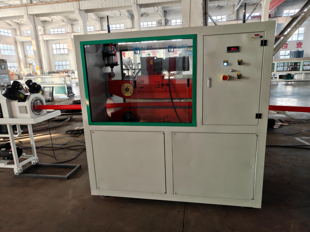 Su soğutma PE PP PVC malzemeleri için Siemens ana motoru ile tek duvarlı dalgalı boru çıkartma hattı