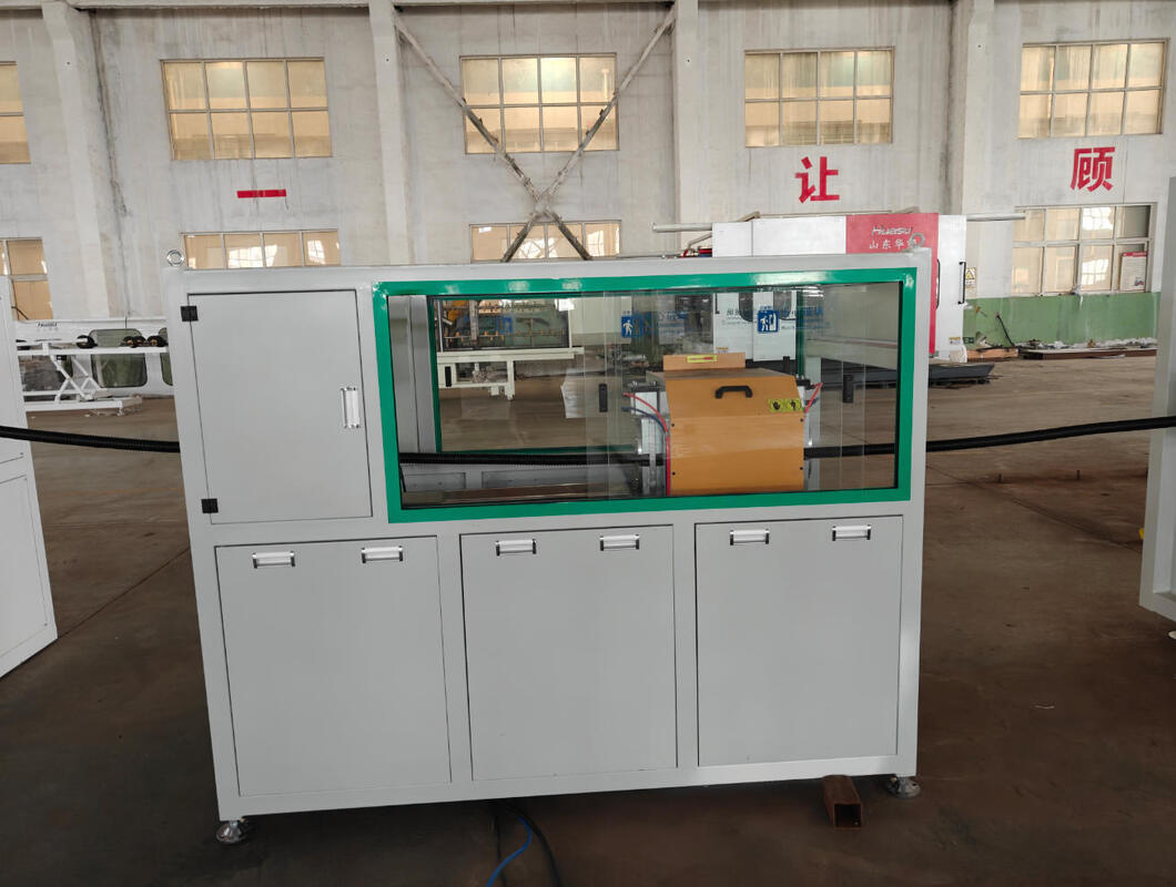 Su soğutması ve Siemens motoru ile PLC kontrolü tek duvarlı dalgalı boru çıkartma hattı