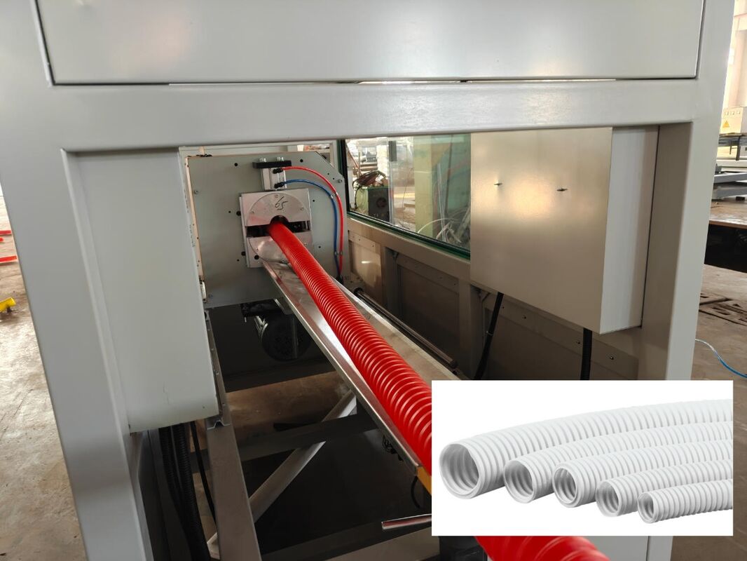 Tek Beslemeli ve 1 Adet Oluk Açıcı ile Su Soğutmalı Tek Cidarlı Oluklu Boru Ekstrüzyon Hattı Kararlı Üretim Süreci Sağlar